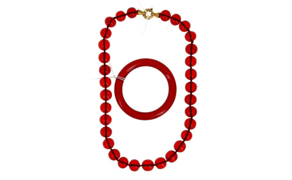 Parure comprenant un collier en perles d