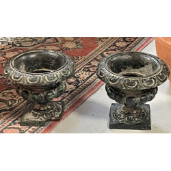 Paire de vases de jardin sur piédouche, 