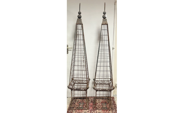 Paire d'obélisques de jardin en métal, H