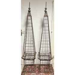 Paire d'obélisques de jardin en métal, H