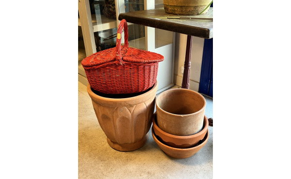 4 pots de jardin en terre cuite, différe