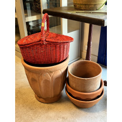 4 pots de jardin en terre cuite, différe