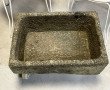 Jardinière auge en granit. H 23 x L 56 x