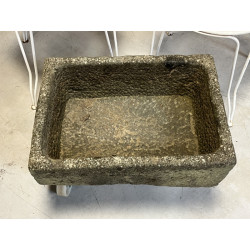 Jardinière auge en granit. H 23 x L 56 x