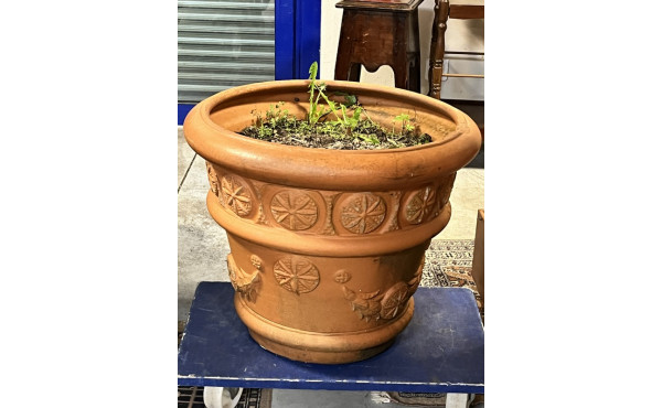 Grand pot de jardin en terre cuite (un é