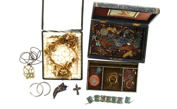 Coffret à bijoux gainé de cuir, ancien, 