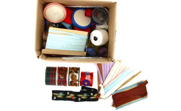Mercerie - Carton de rubans, bobines de 