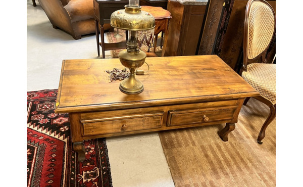 Table basse en bois fruitier, ouvrant à 