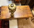Table basse en bois fruitier, ouvrant à 