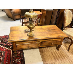Table basse en bois fruitier, ouvrant à 