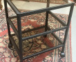 Table sur roulettes à structure métalliq