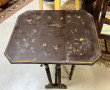 Petite table à deux abattants laque déco