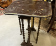 Petite table à deux abattants laque déco