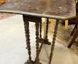 Petite table à deux abattants laque déco