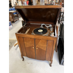 Phonographe dans son meuble en plaquage 