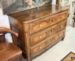 Commode XVIIIème en noyer ouvrant à 3 ti