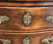 Commode ancienne en noyer à patine foncé