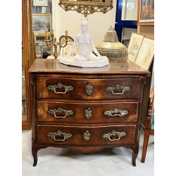 Commode ancienne en noyer à patine foncé