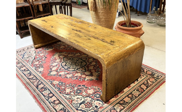 CHINE Xxème - Console basse en bois laqu