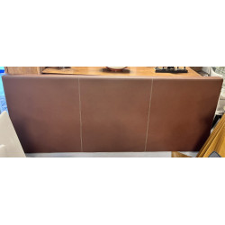 Tête de lit couleur chocolat pour un lit