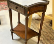 Petite table de style Louis XVI, plateau