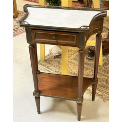 Petite table de style Louis XVI, plateau