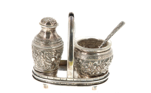 Saleron avec sa cuillère à sel et poivri