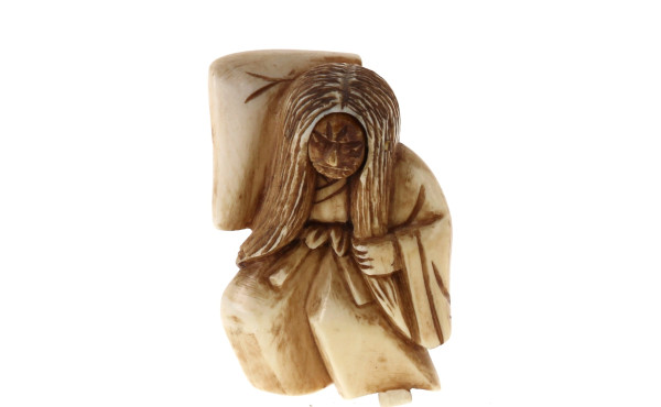 "Sorcière", netsuké à visage basculant (