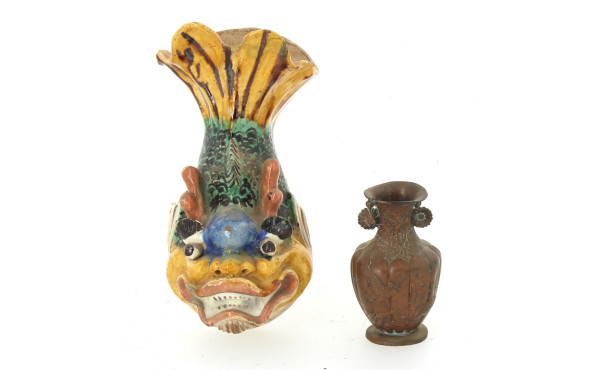 Vase d'applique en céramique polychrome 