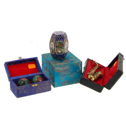 Lot comprenant un petit pot en cloisonné