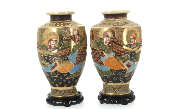 SATSUMA - Paire de vases à riche décor p