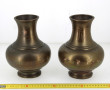 Paire de vases en bronze à décor de pers