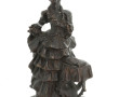 "Elégante au guéridon", sujet en bronze 