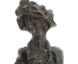 "Elégante au guéridon", sujet en bronze 