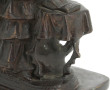 "Elégante au guéridon", sujet en bronze 