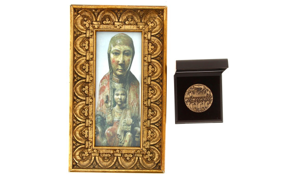Cadre rectangulaire en bois doré à décor