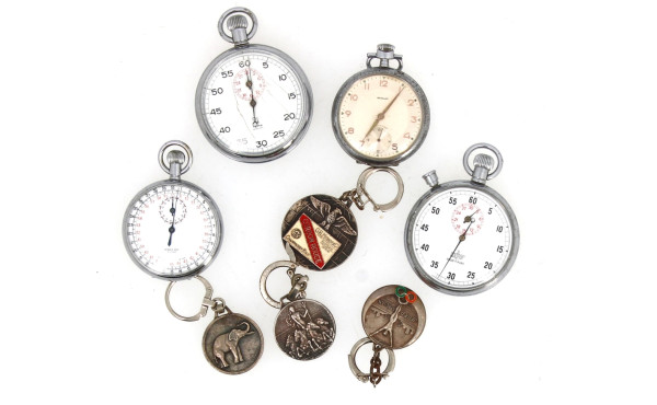 Lot de 3 chronomètres (accident sur un v