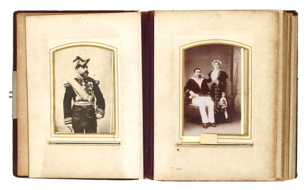 Album photo fin XIXème, reliure cuir bru