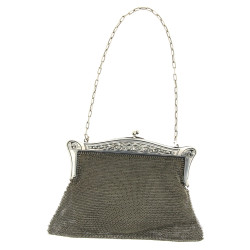 Aumônière en métal argenté et maille à d