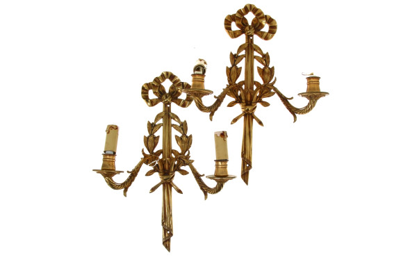 Paire d'appliques en bronze doré de styl