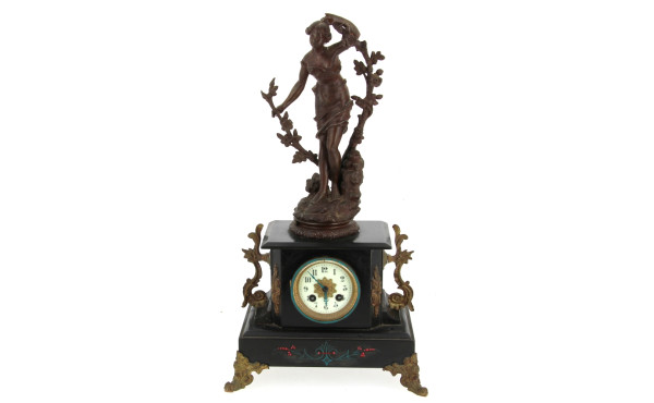 Pendule en marbre noir et régule, surmon