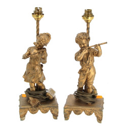Paire de lampes en métal redoré figurant