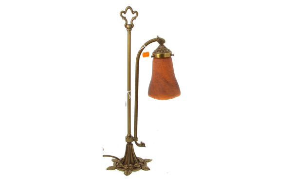 Lampe à poser en bronze à décor de feuil