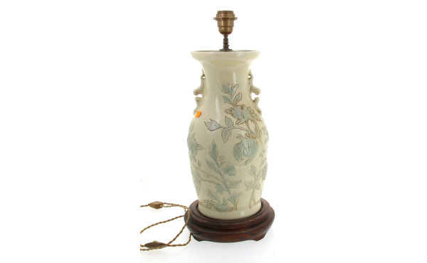 Pied de lampe en céramique décor floral 