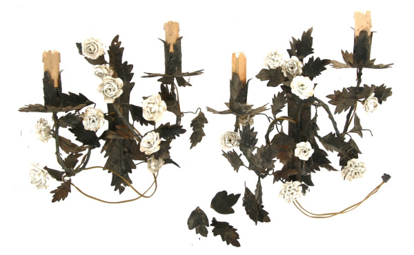 Paire d'appliques en métal noir et roses