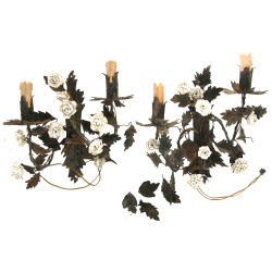 Paire d'appliques en métal noir et roses