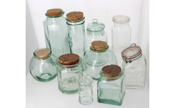 Lot de 10 bocaux de différentes formes