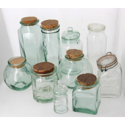 Lot de 10 bocaux de différentes formes