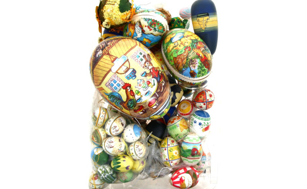 PAQUES - Lot de nombreux œufs de Pâques 