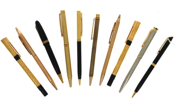 Lot de 10 stylos vintage essentiellement